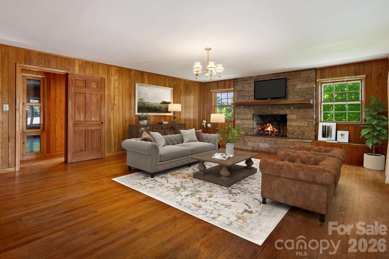 284 Chestnut St, Mars Hill, NC 28754