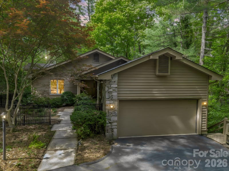 118 Timber Creek Rd, Hendersonville, NC 28739