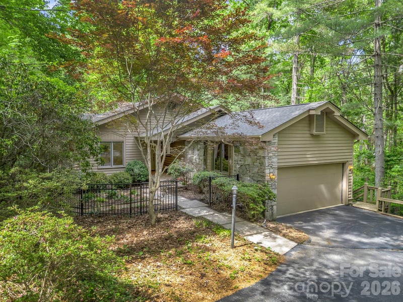 118 Timber Creek Rd, Hendersonville, NC 28739