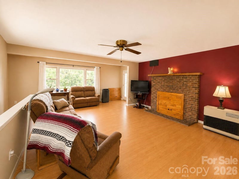 41 Vista Dr, Clyde, NC 28721