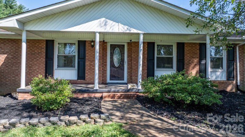 2596 Sweetbriar Cir, Lenoir, NC 28645