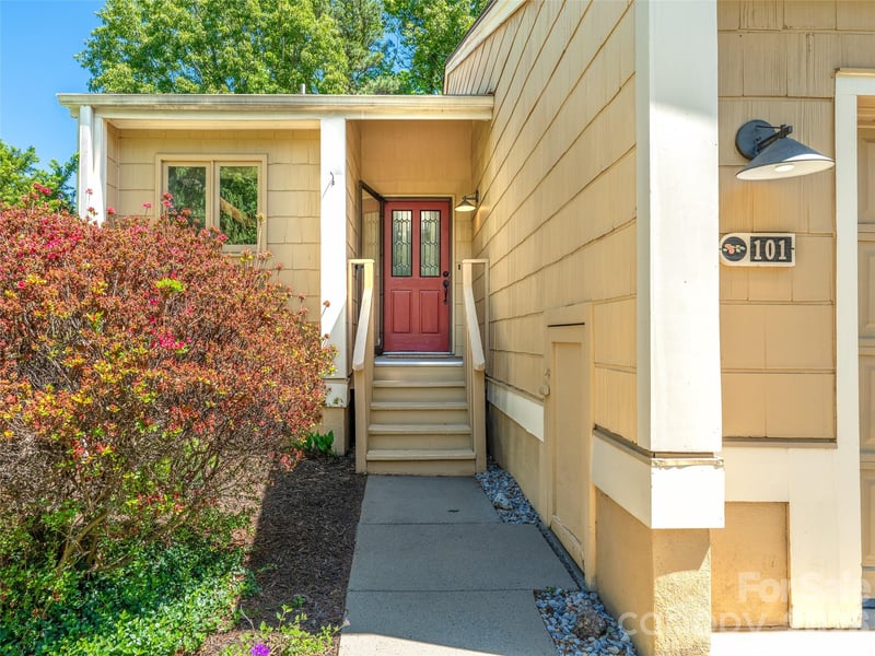 101 Beaver Ridge Rd, Asheville, NC 28804