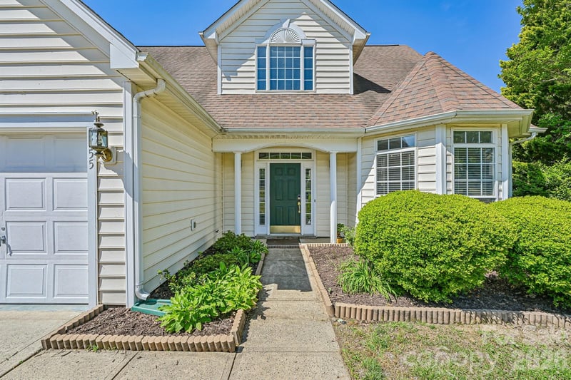 5755 Cambridge Bay Dr, Charlotte, NC 28269