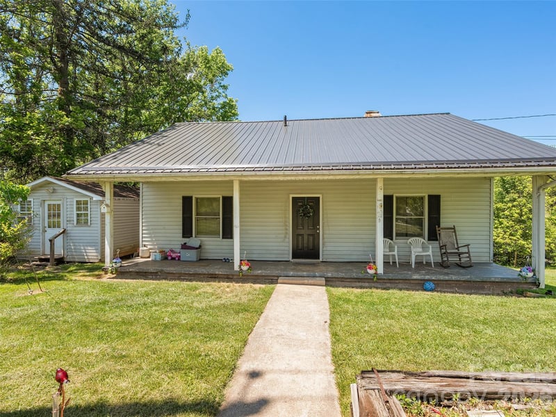 1121 Canton Rd, Canton, NC 28716