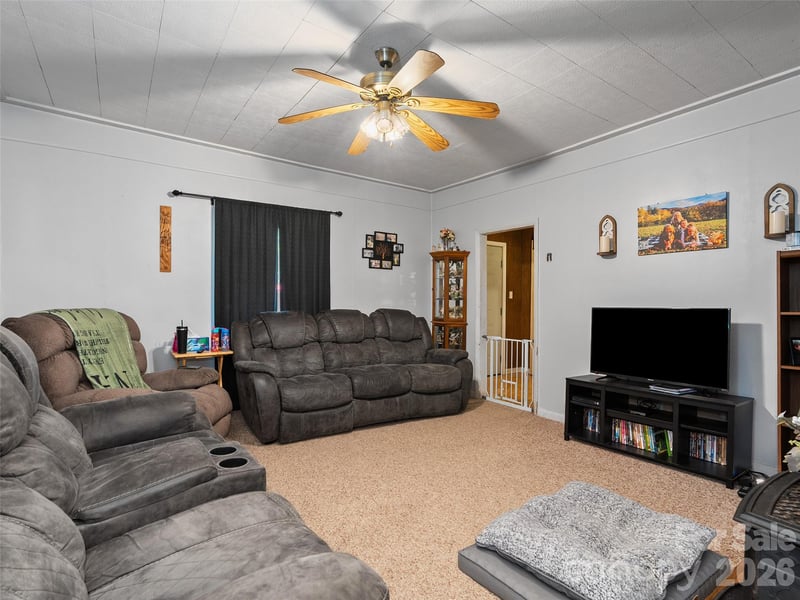 1121 Canton Rd, Canton, NC 28716