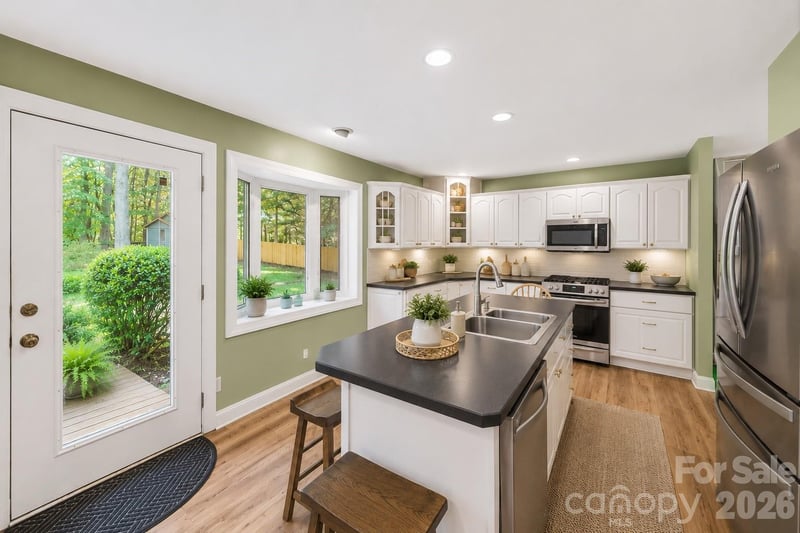 217 Robinson Ave, Matthews, NC 28104