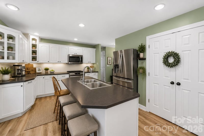 217 Robinson Ave, Matthews, NC 28104