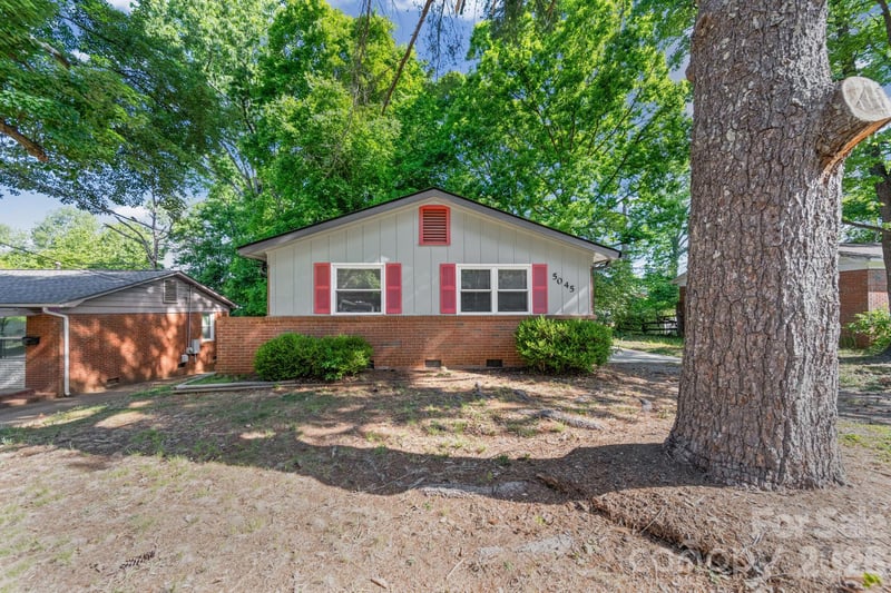 5045 Curtiswood Dr, Charlotte, NC 28213