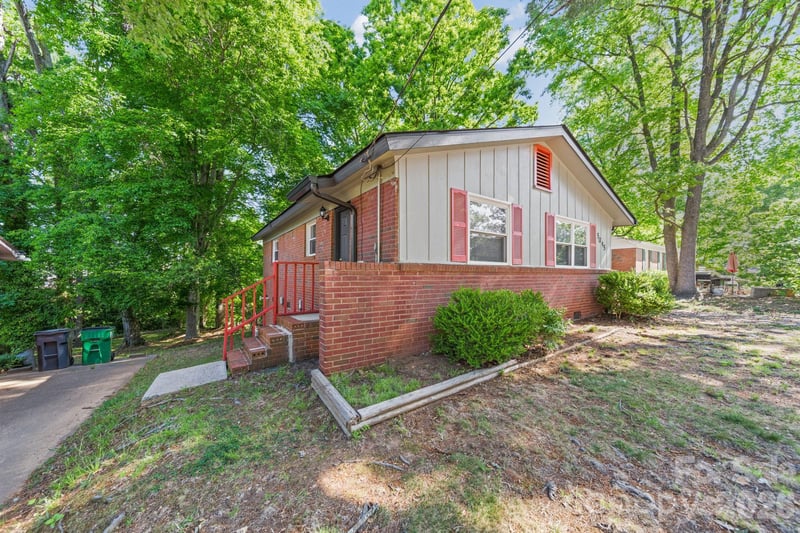 5045 Curtiswood Dr, Charlotte, NC 28213