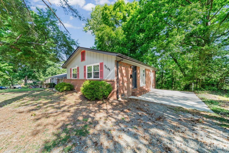 5045 Curtiswood Dr, Charlotte, NC 28213