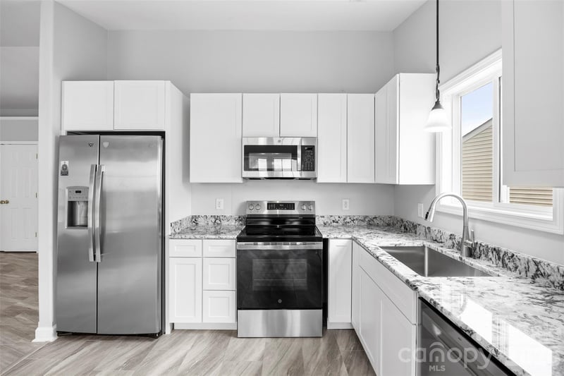 1528 Oakdale Green Dr, Charlotte, NC 28216
