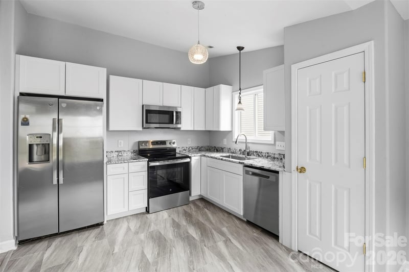 1528 Oakdale Green Dr, Charlotte, NC 28216