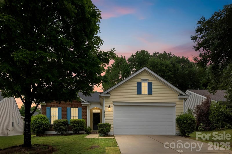 1528 Oakdale Green Dr, Charlotte, NC 28216