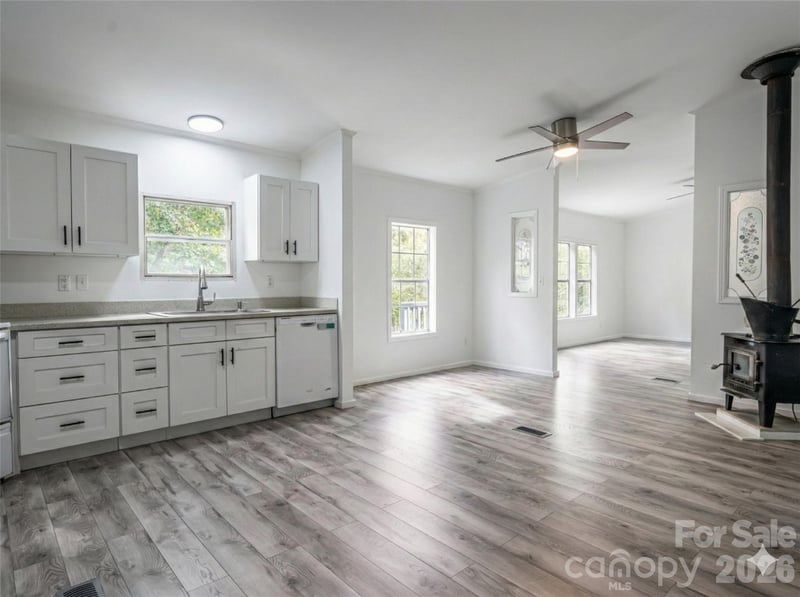 101 Heather Dr, Asheville, NC 28806