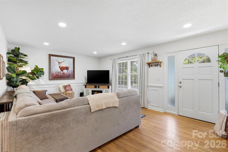 6607 Elmwood Cir, Charlotte, NC 28214