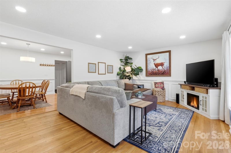 6607 Elmwood Cir, Charlotte, NC 28214
