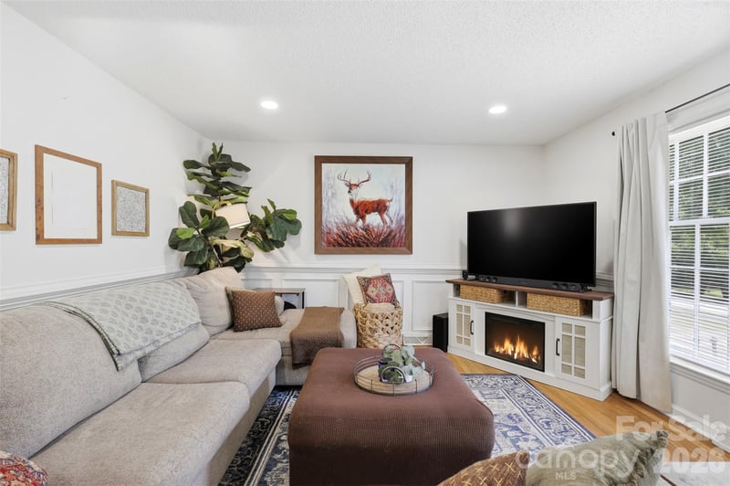 6607 Elmwood Cir, Charlotte, NC 28214