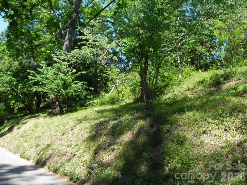 9999 Howland Rd, Asheville, NC 28801