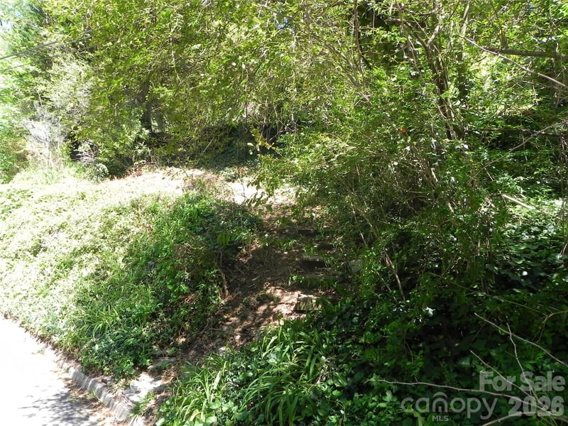 9999 Howland Rd, Asheville, NC 28801