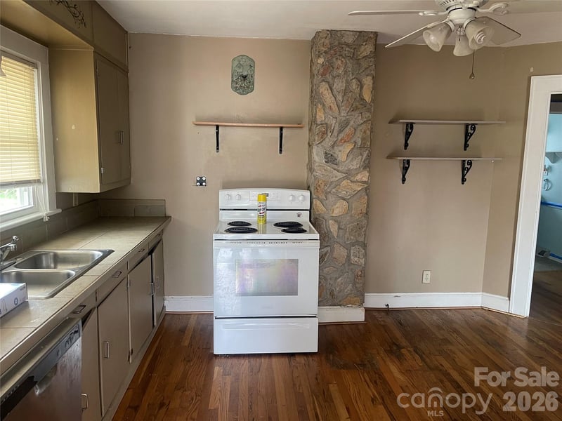 2490 Connelly Springs Rd, Granite Falls, NC 28630