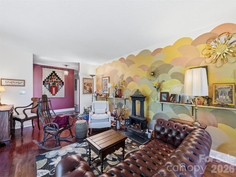 5 Sunny Ridge Dr, Asheville, NC 28804