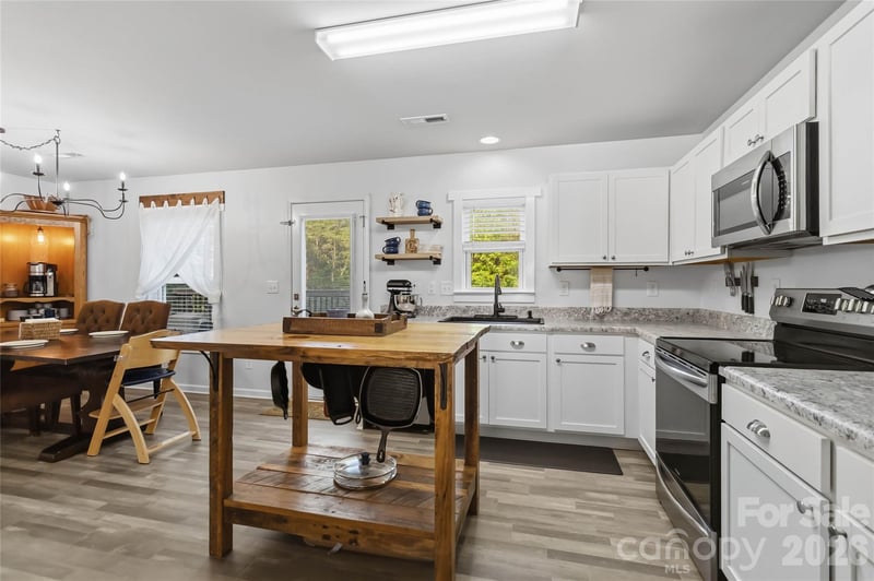 2220 Pinnacle View Dr, Kings Mountain, NC 28086