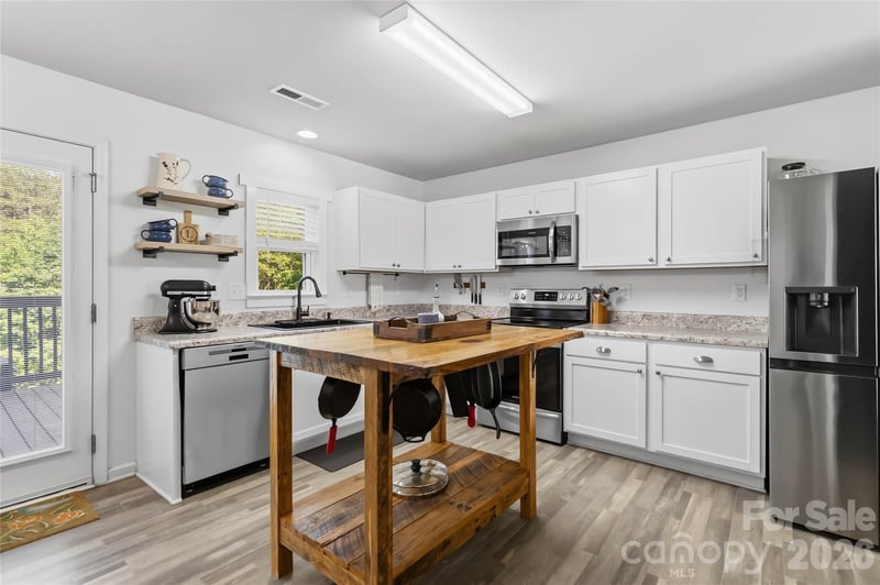 2220 Pinnacle View Dr, Kings Mountain, NC 28086