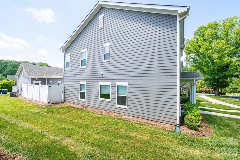1809 Edgewater Dr, Conover, NC 28613