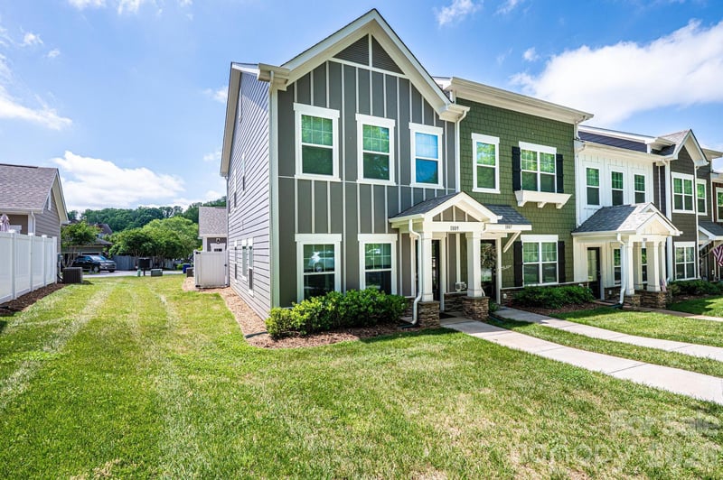 1809 Edgewater Dr, Conover, NC 28613