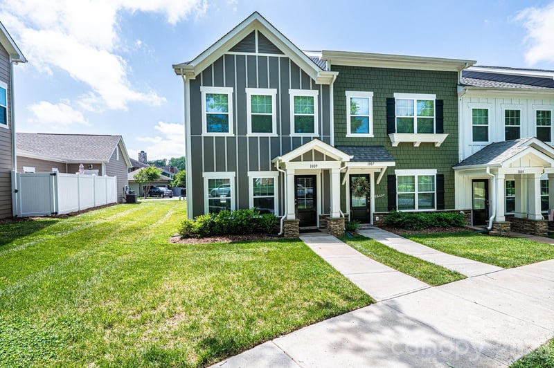 1809 Edgewater Dr, Conover, NC 28613