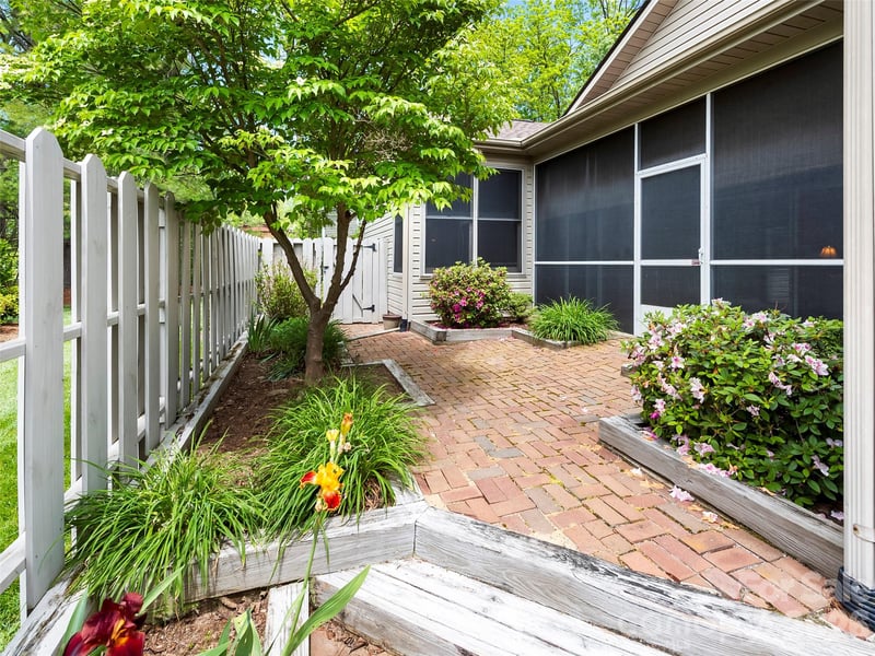 29 Tisha Ln, Hendersonville, NC 28739