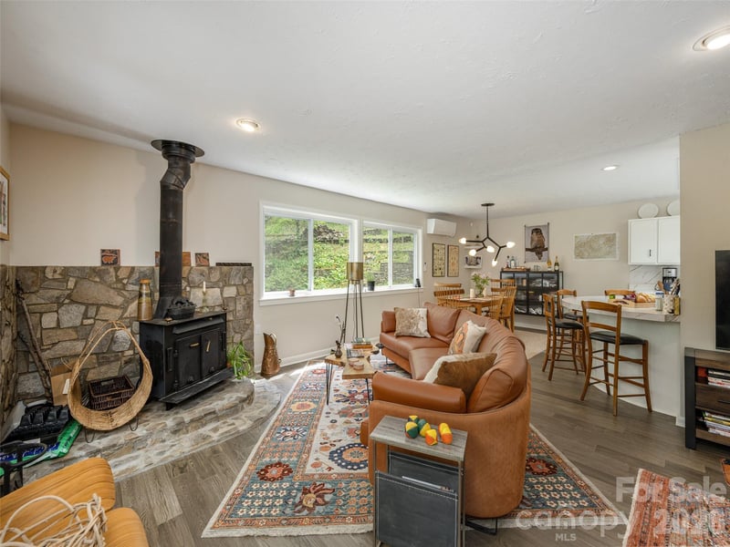 411 Patton Mountain Rd, Asheville, NC 28804