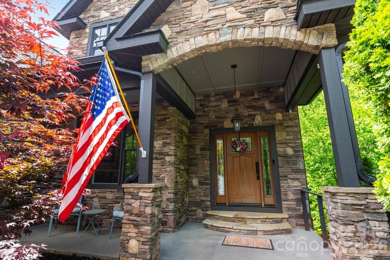 109 Wood Owl Ct, Hendersonville, NC 28791