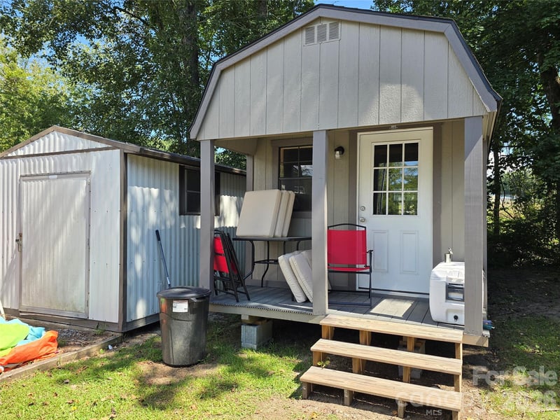 221 Turkey Pen Gap Rd, Horse Shoe, NC 28742
