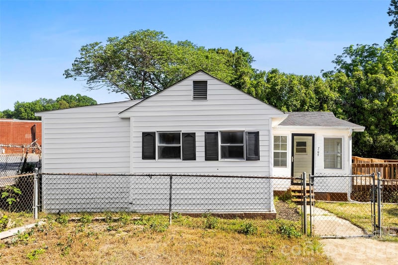709 A St, Bessemer City, NC 28016