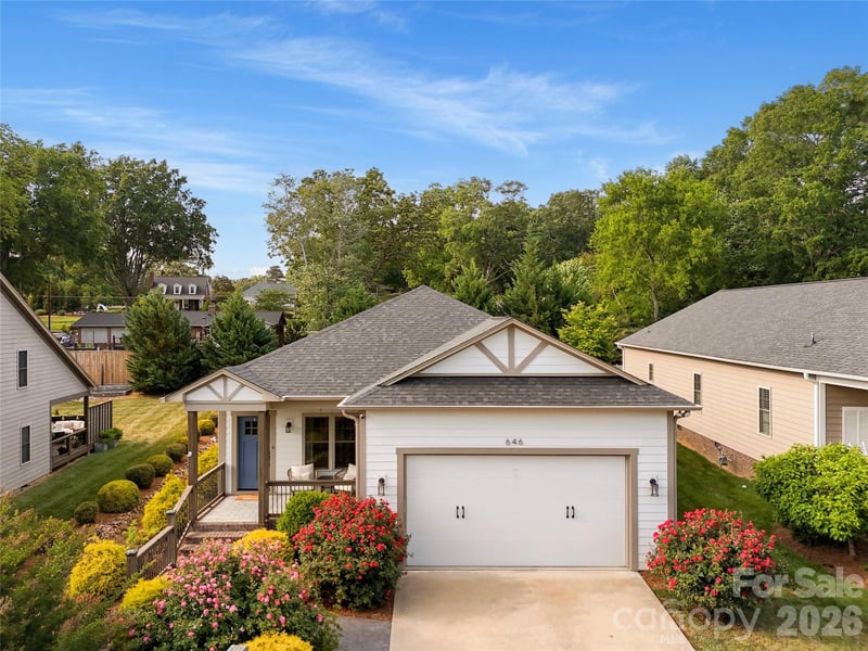 646 13th Avenue Pl, Hickory, NC 28601