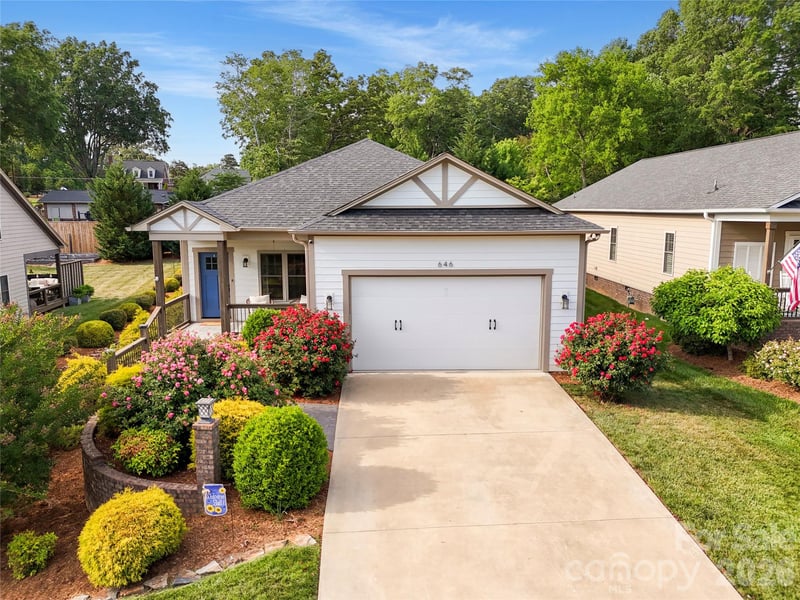 646 13th Avenue Pl, Hickory, NC 28601