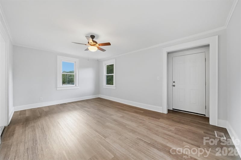 912 Center St, Hickory, NC 28602