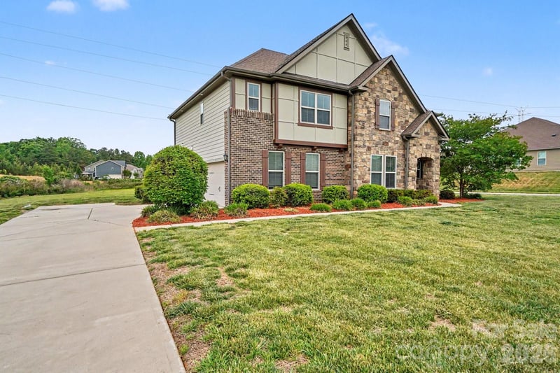 502 Alucio Ct, Matthews, NC 28104