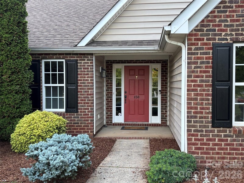 450 Glencrest Dr, Stanley, NC 28164