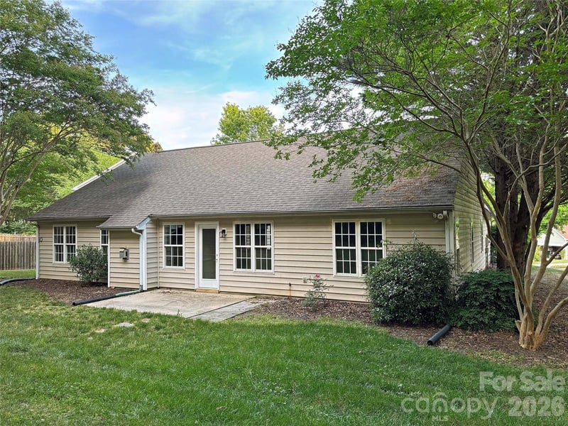 450 Glencrest Dr, Stanley, NC 28164