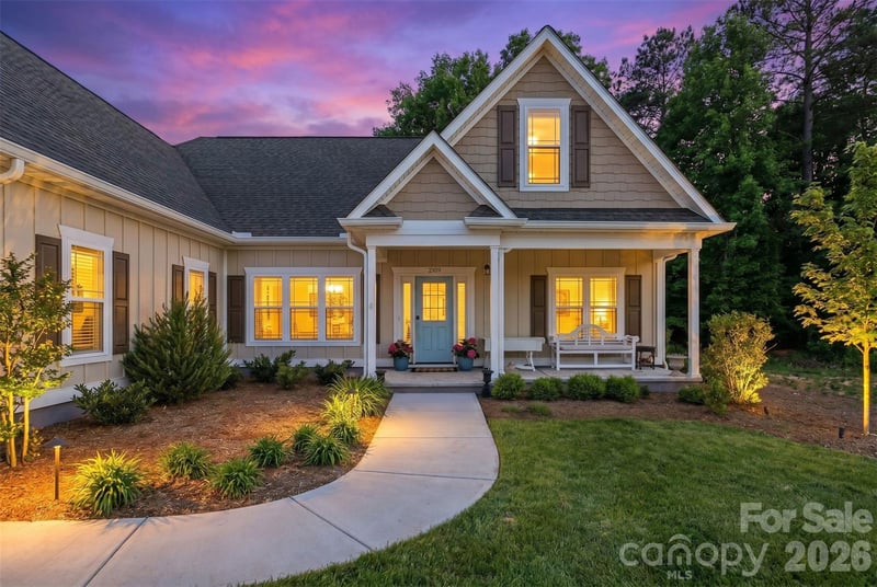 2109 6th St, Hickory, NC 28601