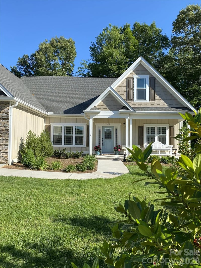 2109 6th St, Hickory, NC 28601