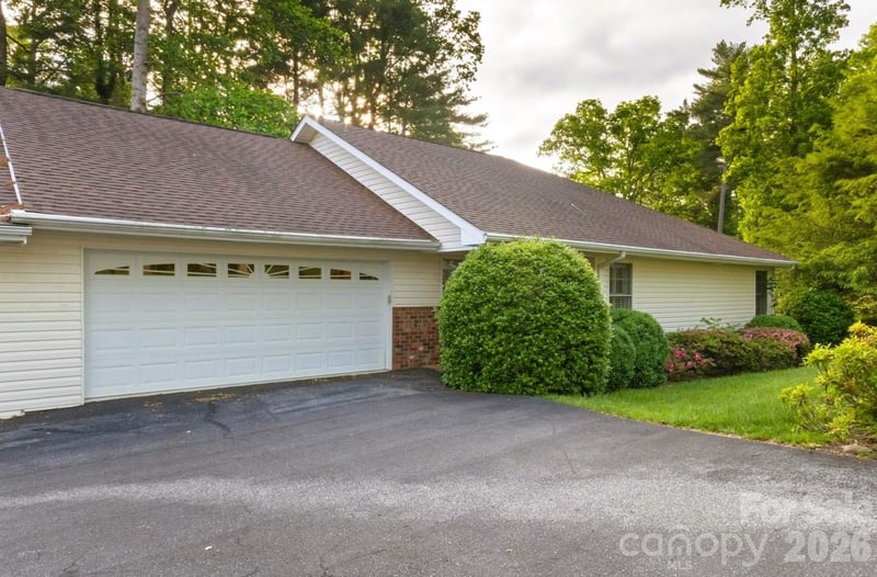 108 Bridgette loop Rd, Hendersonville, NC 28791