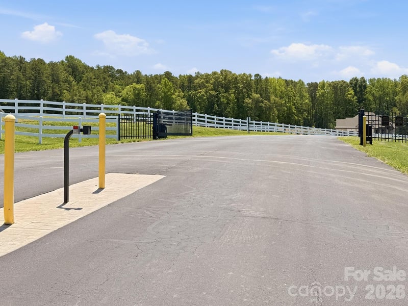 1434 Steeplechase Dr, Mount Pleasant, NC 28124