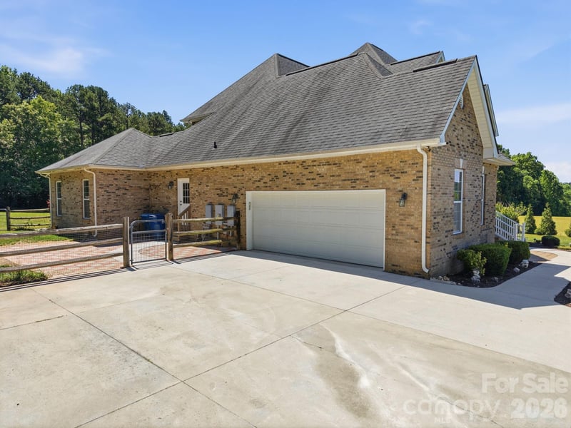 1434 Steeplechase Dr, Mount Pleasant, NC 28124