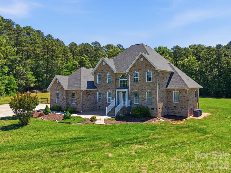 1434 Steeplechase Dr, Mount Pleasant, NC 28124