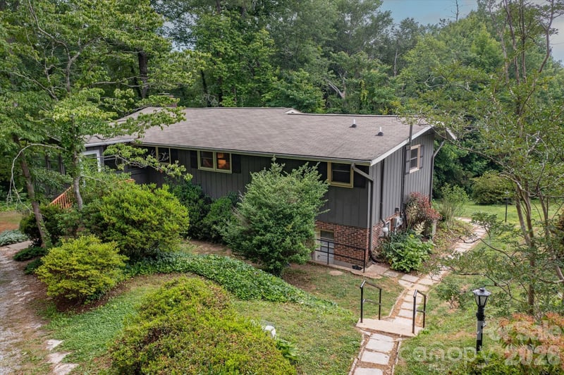 132 Whisperwood Cir, Hendersonville, NC 28791