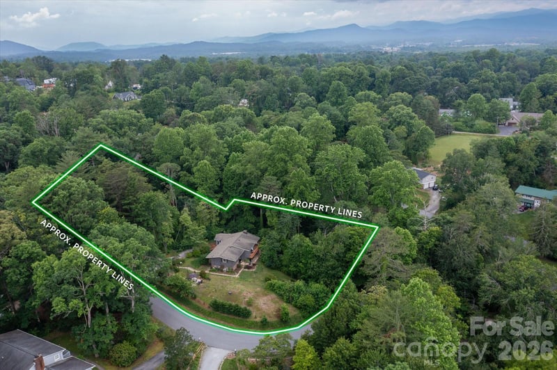 132 Whisperwood Cir, Hendersonville, NC 28791
