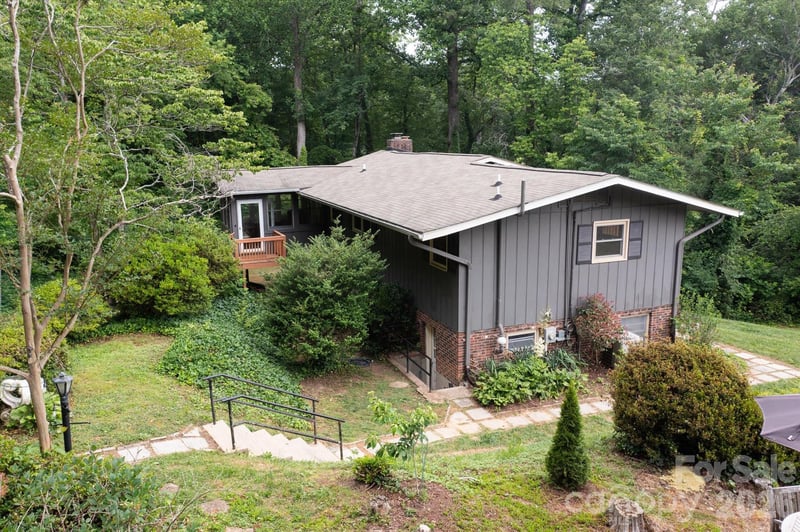 132 Whisperwood Cir, Hendersonville, NC 28791
